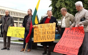 Przeciwko postulatom polskiej mniejszości na Litwie występują nieliczne grupy radykałów, aczkolwiek ich protesty znajdują posłuch nawet wśród większości parlamentarnej     Fot. Marian Paluszkiewicz
