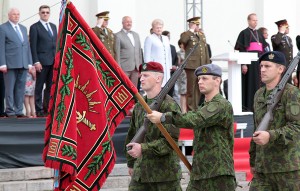 Ceremonia zaprzysiężenia nowego dowódcy zakończył przemarsz reprezentacyjnych oddziałów Wojska Litewskiego Fot. Marian Paluszkiewucz 