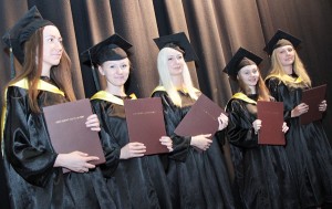  Dyplomy z wyróżnieniem dla Jolity Kropaitė, Joanny Kudżmo, Jolanty Kurilo, Anety Salnik, Grażyny Żylińskiej Fot. Marian Paluszkiewicz