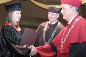  Dyplom z orłem w koronie jest szansą na udaną karierę Fot. Marian Paluszkiewicz