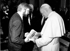Na starcie „Znad Wilii” redaktor pisma miał szczęście rozmawiać z Ojcem Świętym. Watykan, 1990 Fot. archiwum