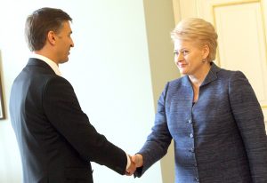 Po dymisji ministra energetyki Jarosława Niewierowicza mianowanie jego następcy może zająć koalicji rządzącej sporo czasu i kosztować jej wiele wysiłku    Fot. Marian Paluszkiewicz
