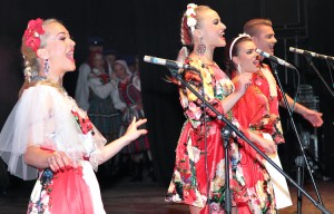 Żywy, energiczny białoruski zespół pop-folkowego „Lalki Corporation” Fot. Marian Paluszkiewicz