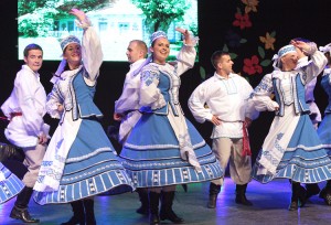 Na scenie ożyły też tańce białoruskie, które „Zgoda” przygotowała specjalnie na tę okazję Fot. Marian Paluszkiewicz