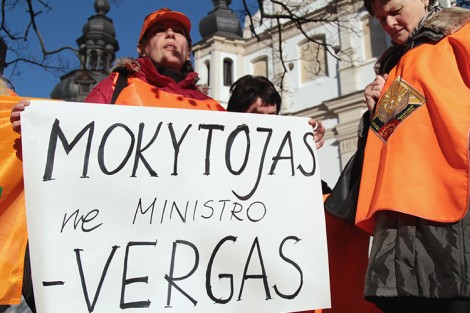 Protestujący apelowali do władz o bardziej godne warunki pracy i przywrócenie koszyczka ucznia sprzed 2009 roku Fot. Marian Paluszkiewicz