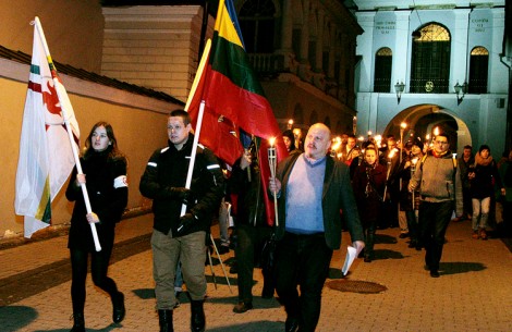 Co roku obchody odzyskania Wilna z rąk Stalina litewscy narodowcy świętują marszem z pochodniami — wizytówką propagandy europejskich nazistów, której pomysłodawcą był Joseph Goebbels    Fot. Marian Paluszkiewicz