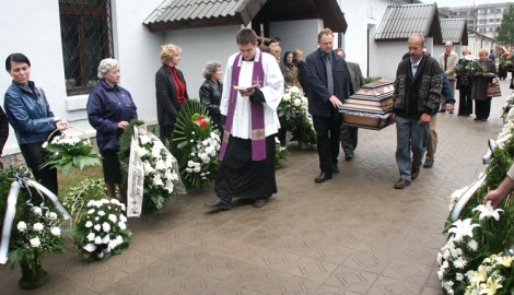 Zorganizowanie pogrzebu wiąże się z dużymi wydatkami Fot. Marian Paluszkiewicz