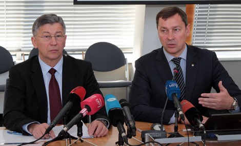 Mer Wilna Artūras Zuokas oraz przewodniczący frakcji socjaldemokratów w samorządzie Vytautas Milėnas podczas wczorajszej konferencji prasowej Fot. Marian Paluszkiewicz