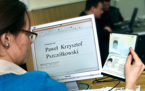  Kwestia pisowni nazwisk polskich na Litwie jest od lat jednym z najbardziej drażliwych problemów w stosunkach polsko-litewskich Fot. Marian Paluszkiewicz