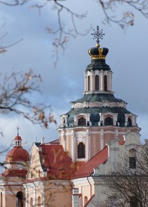  Barokową kopułę kościoła pw. św. Kazimierza zdobi korona królewicza Fot. Marian Paluszkiewicz