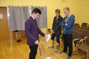  Uczniowie wybierają przedstawicieli rejonu wileńskiego do 8-go Litewskiego Parlamentu Uczniowskiego