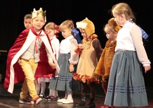 Dzieci mocno się zaangażowały w przygotowania do występu Fot. Marian Paluszkiewicz