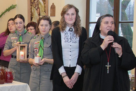 Siostra Michaela podkreśliła, że chociaż uznanie otrzymała jej osoba, jednak zaszczytem chce podzielić się z ludźmi, wraz z którymi pełni misję w hospicjum Fot. Marian Paluszkiewicz