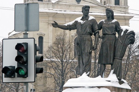 Rzeźby, które istnieją na moście od 1952 roku, wywołują wiele kontrowersji wśród mieszkańców stolicy        Fot. Marian Paluszkiewicz