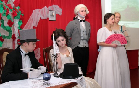  Uczniowie zaprezentowali widowisko teatralne o słynnej jaszuniance Ludwice Śniadeckiej Fot. Marian Paluszkiewicz