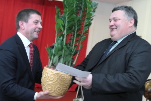Mer Zdzisław Palewicz gratulował wspólnego sukcesu Fot. Marian Paluszkiewicz
