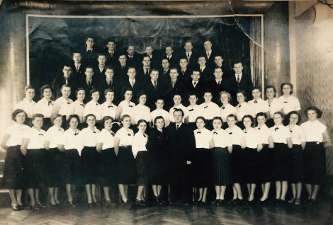 Zdjęcie jest legendarnym dla zespołu „Wilia”, gdyż jest pierwszym, na którym widoczny cały dopiero przed rokiem powstały polski zespół — pochodzi z roku 1956  Fot. archiwum