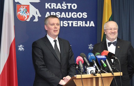 „Z całą odpowiedzialnością mogę dzisiaj powiedzieć, że Litwa jest jednym z najbliższych naszych partnerów w NATO” — powiedział Tomasz Siemoniak (pierwszy od lewej), szef resortu obrony Polski Fot. Marian Paluszkiewicz