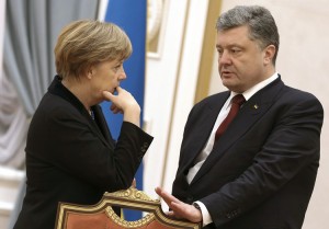 Prezydent Poroszenko zaznaczył, że porozumiano się o wycofaniu z terytorium Ukrainy obcych ugrupowań wojskowych               Fot. EPA-ELTA