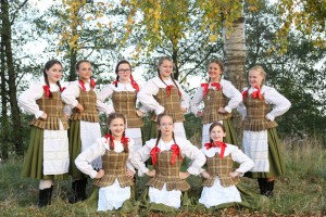 Dziewczęta ze średniej grupy tanecznej zespołu „Znad Mereczanki“ Fot. archiwum zespołu