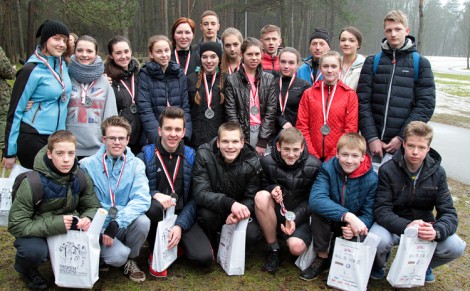 Najliczniejszą grupą, która wzięła udział w biegu, była młodzież z wileńskiego gimnazjum imienia Jana Pawła II Fot. Marian Paluszkiewicz