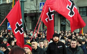 Organizatorami marszu tradycyjnie występują nacjonalistyczne i skinheadowskie ugrupowania Fot. Marian Paluszkiewicz 
