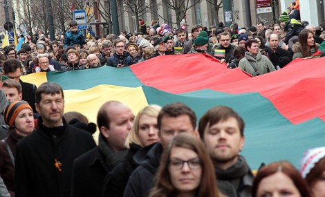 W Marszu Niepodległości uczestniczyło kilka tysięcy osób Fot. Marian Paluszkiewicz