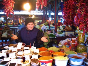 Tradycyjny kaukaski rynek: hałaśliwy, barwny i pachnący wszelkiego rodzaju przyprawami Fot. Brygita Łapszewicz