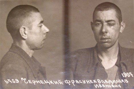 Fot. 3. Władysław Czarnecki, żołnierz siatki terenowej AK, włączony do procesu „Fakirowców” i skazany na śmierć (zdjęcie z okresu śledztwa w NKWD w Wilnie, marzec 1945 r.)