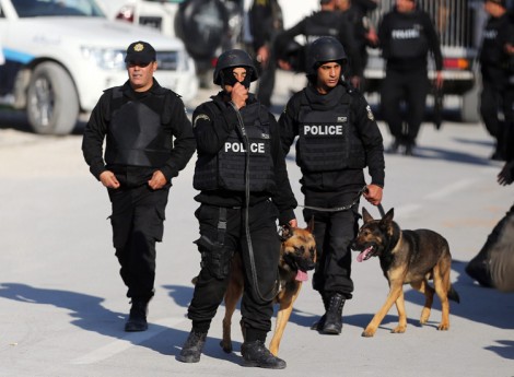 W całej Tunezji, po zamachu terrorystycznym Muzeum Bardo, wzmożono policyjne patrolowanie  Fot. EPA-ELTA