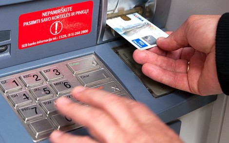 Od 9 lipca w bankach SEB i DnB na Litwie zostanie wprowadzony miesięczny limit pobierania gotówki w bankomacie Fot. Marian Paluszkiewicz