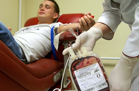 Sam proces oddawania krwi nie trwa długo — około pół godziny Fot. Marian Paluszkiewicz