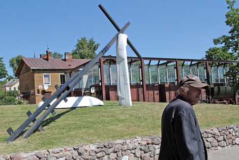 Pomnik i memoriał w Nowej Wilejce upamiętnia i znaczy początek drogi 135 tys. litewskich zesłańców, z których około 30 tys. nie przeżyło tej drogi    Fot. Marian Paluszkiewicz 