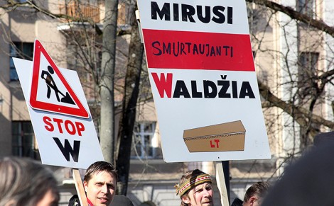 Decyzja Państwowej Komisji Języka Litewskiego ws. pisowni nazwisk mniejszości narodowych w pełni tożsama jest z żądaniami ulicznych krzykaczy protestujących przeciwko polskim nazwiskom        Fot. Marian Paluszkiewicz