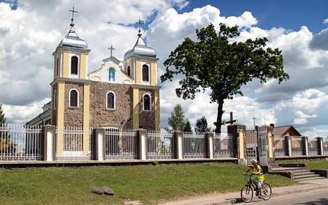 Ogólny widok kościoła od frontu Fot. Marian Paluszkiewicz