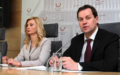 Europoseł Waldemar Tomaszewski oraz posłanka Rita Tamasuniene przedstawili wyniki wyborów Fot. marian Paluszkiewicz