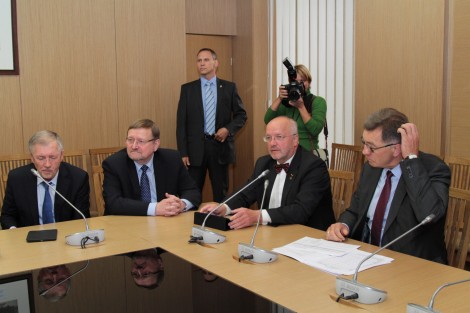 Spory w koalicji są zagwozdką dla premiera Algirdasa Butkevičiusa (z prawej)                              Fot. Marian Paluszkiewicz