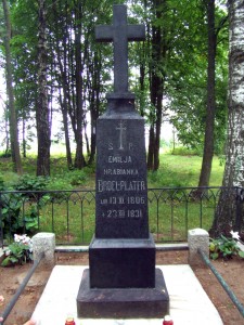  Grób Emilii Plater na cmentarzyku w Kopciowie Fot. archiwum 
