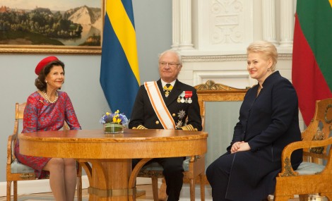 Prezydent Dalia Grybauskaitė w Pałacu Prezydenckim spotkała się wczoraj z królem Szwecji Karolem XVI Gustawem i królową Sylwią Fot. ELTA