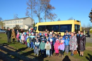 Polska szkoła w Rzeszy ma nowe boisko i autobus szkolny