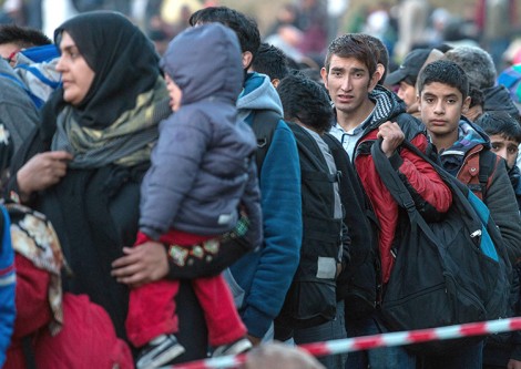Uchodźcy, chcący jak najszybciej opuścić przepełnione obozy we Włoszech i Grecji, nie pałają chęcią trafienia na Litwę Fot. EPA-ELTA