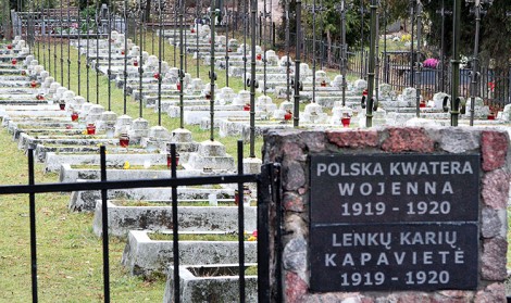  W polskiej kwaterze wojskowej na cmentarzu w Trokach spoczywa ponad 100 żołnierzy Wojska Polskiego Fot. Marian Paluszkiewicz
