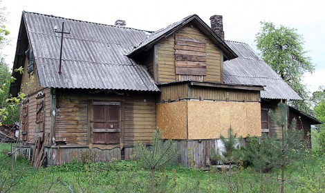  Dom w Czarnym Borze pod Wilnem, w którym w czasie okupacji niemieckiej mieszkał Józef Mackiewicz (stan obecny) Fot. Marian Paluszkiewicz