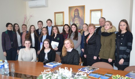 Uczniowie zapoznali się z działalnością Samorządu Rejonu Wileńskiego