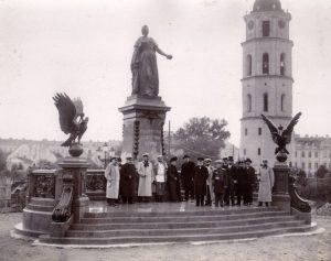 Pomnik carycy Katarzyny II dłuta Marka Antokolskiego na Placu Katedralnym w Wilnie (1904-1915) Fot. archiwum