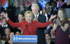 U Demokratów walka była wyrównana — 49,8 procent głosów otrzymała Hilary Clinton Fot. EPA-ELTA