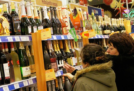 Dodatkowe zyski ze sprzedaży alkoholu w 2016 r. miałyby sięgać 8 mln euro Fot. Marian Paluszkiewicz