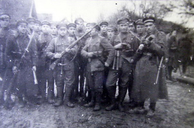 Na froncie Żeligowskiego. Na zwiady w kierunku Rudziszek wyruszają żołnierze wojska litewskiego Fot.archiwum