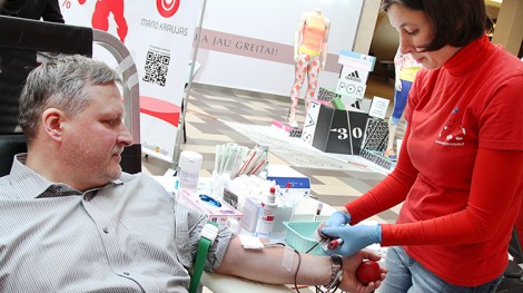Dzięki nowej aplikacji mobilnej oddanie krwi stanie się o wiele łatwiejsze Fot. Marian Paluszkiewicz