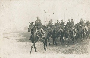 Jeździeckie ćwiczenia 13 Pułku Ułanów Wileńskich Fot. archiwum 